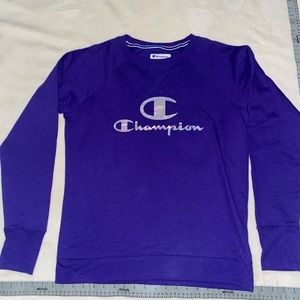 Women’s Champion sweatshirt sz medium